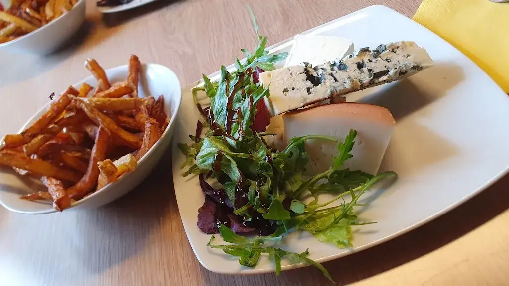 Andy Stevens_Chez Lio_Sigogne_review