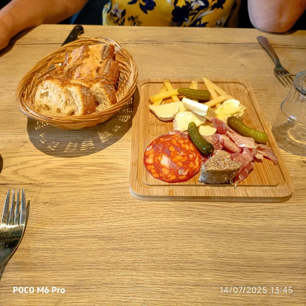 gdn 1947_La comédie_Jarnac_review