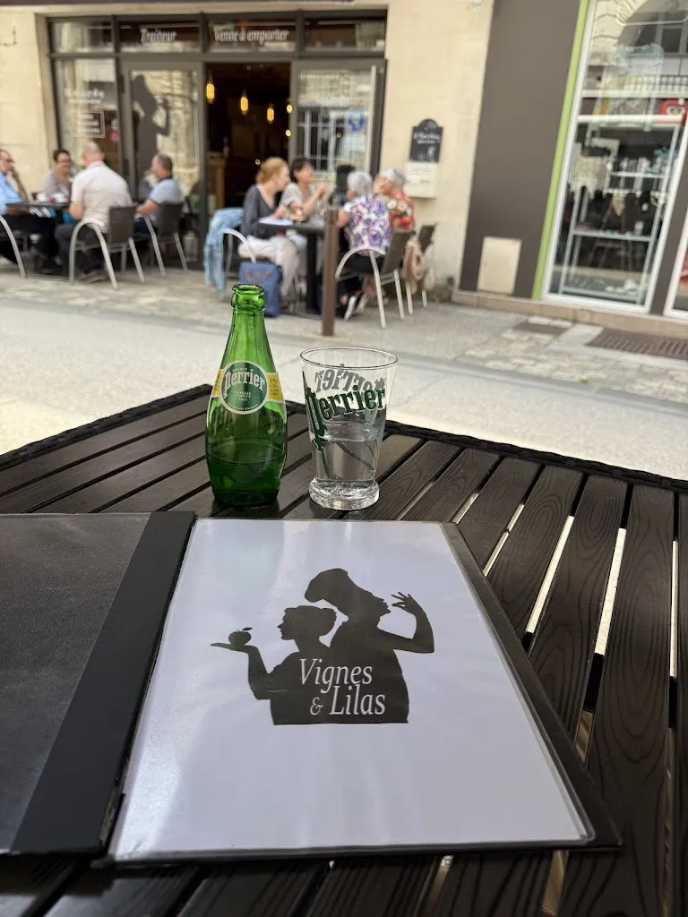 Kate Tolmie Bowden_Vignes & Lilas_Châteauneuf-sur-Charente_review