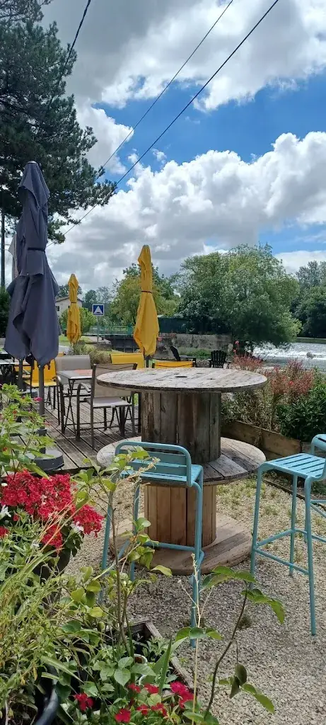 La Tonnellerie bar Restaurant Bed&Breakfast Châteauneuf-sur-Charente restaurant in Châteauneuf-sur-Charente