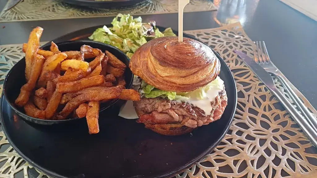 La Cantine du Roy_Châteaubernard_slider_image_3