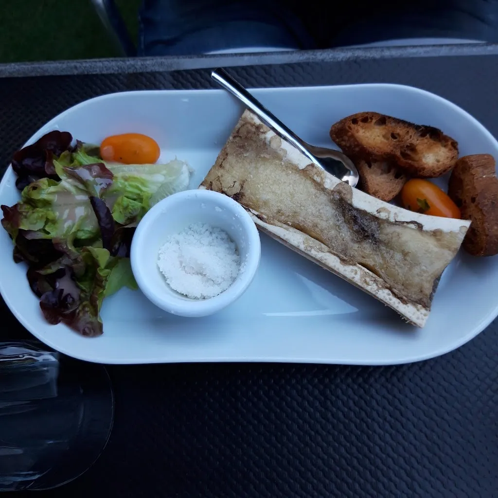 Cindy Monteuuis_437 Avenue_Chauray_review