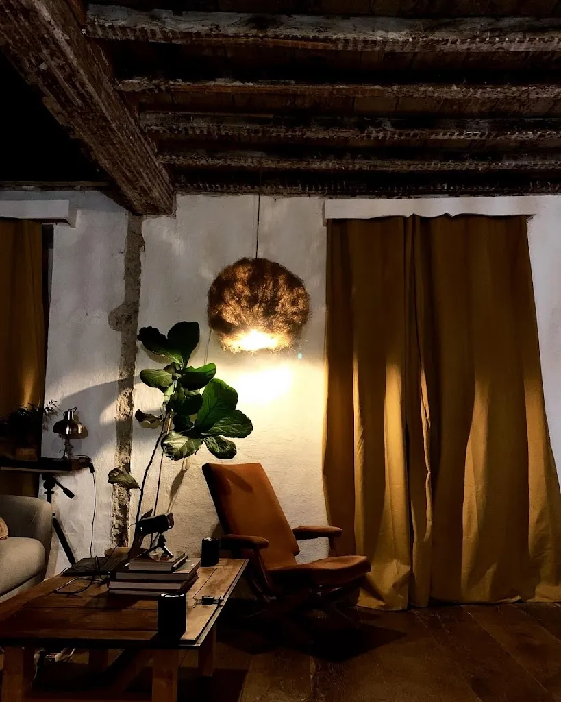 Abury_Barcus_slider_image_3