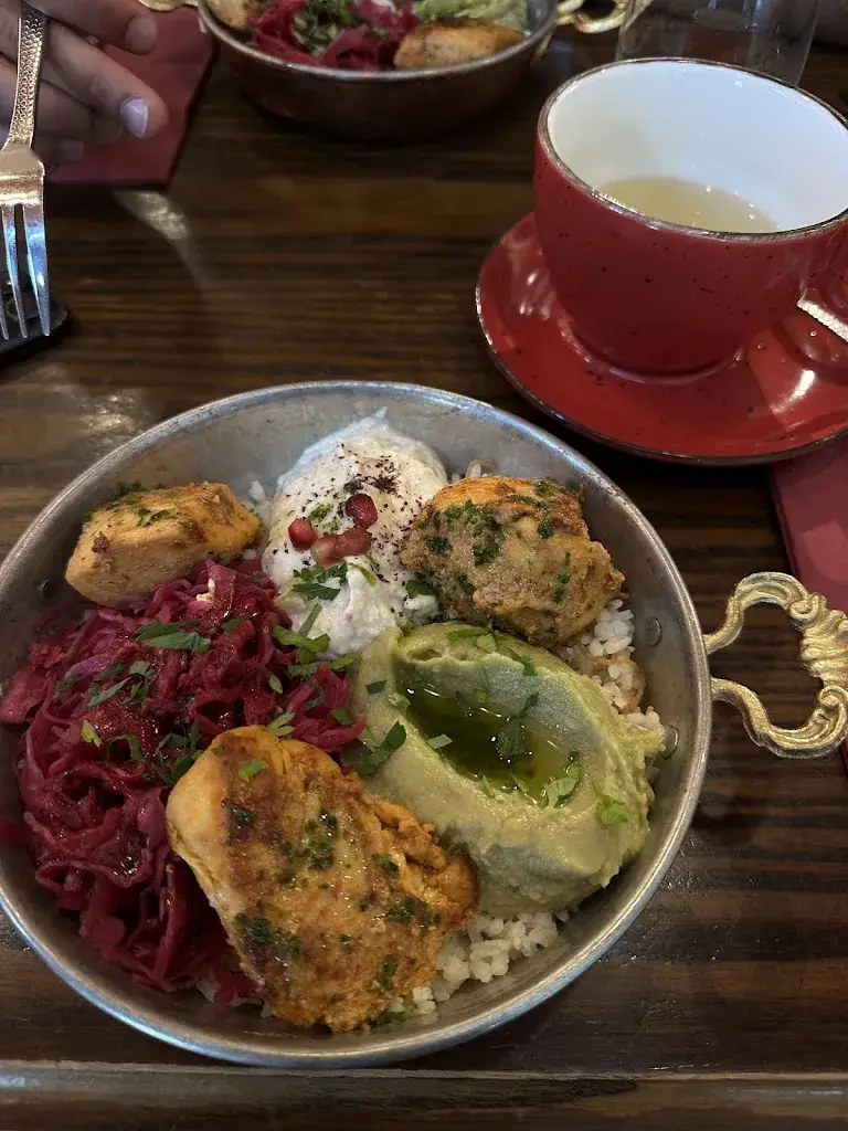 Fatima Omar_Chiche ou pas Chiche_Genève_review