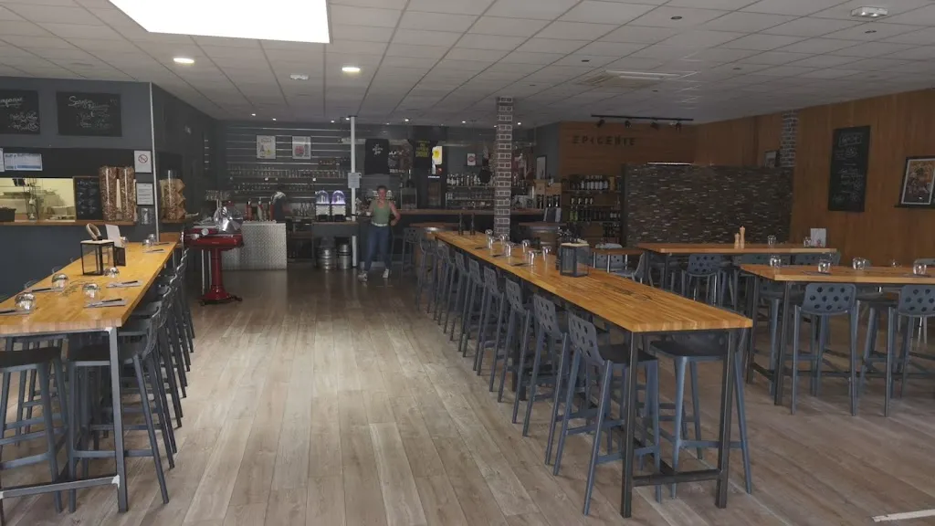 John Carver_Le Triporteur_Châtellerault_review