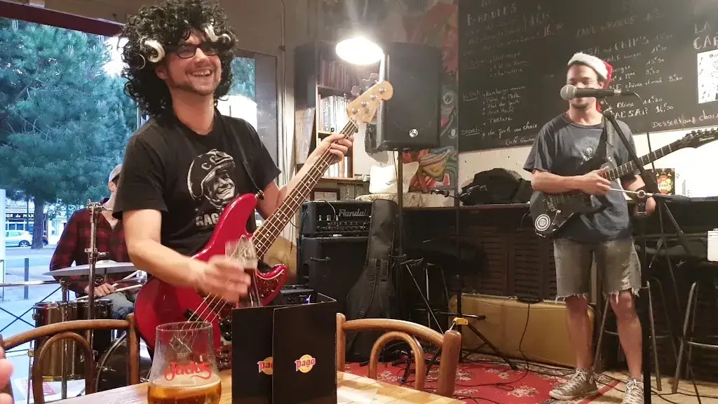 le merle moqueur restaurant in Châtellerault