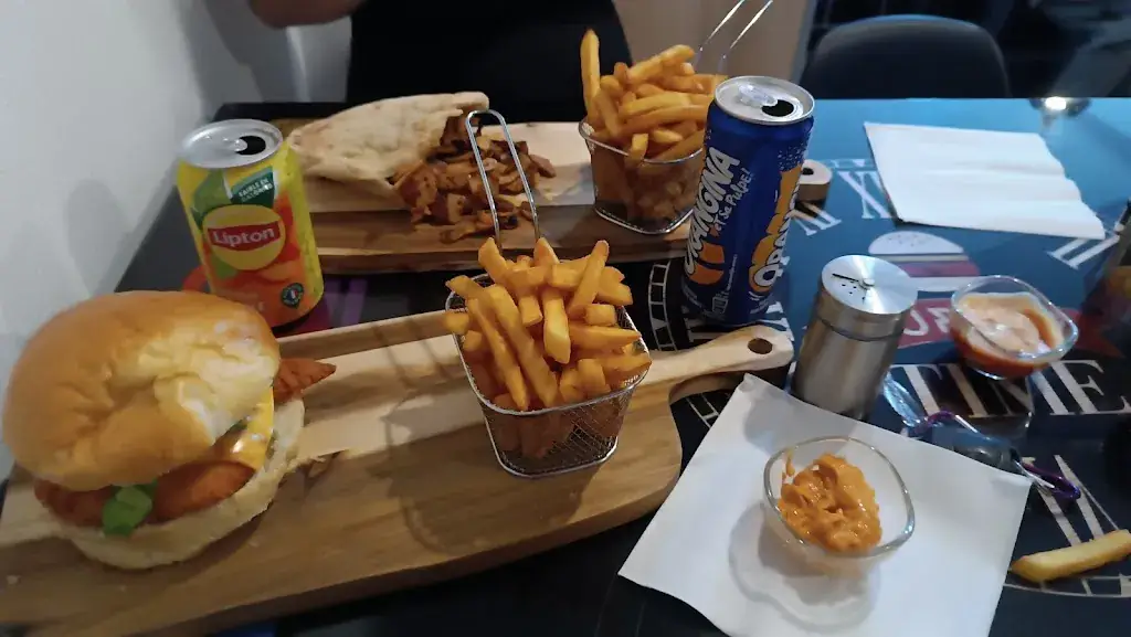 Nino BTR_BURGER TIME_Châtellerault_review