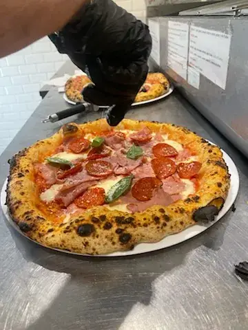 Belli'zza (pizza napolitaines au feu de bois) restaurant in Châtellerault