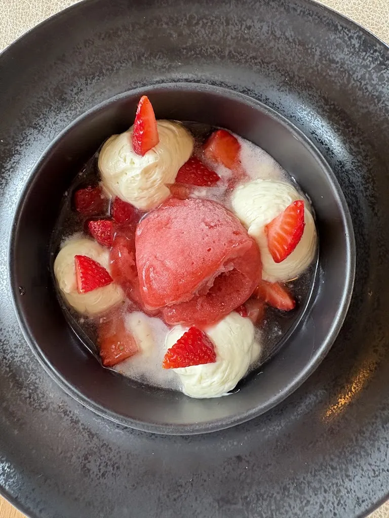 MARYLINE ALLEMANDOU_Le Local Oyré_Oyré_review