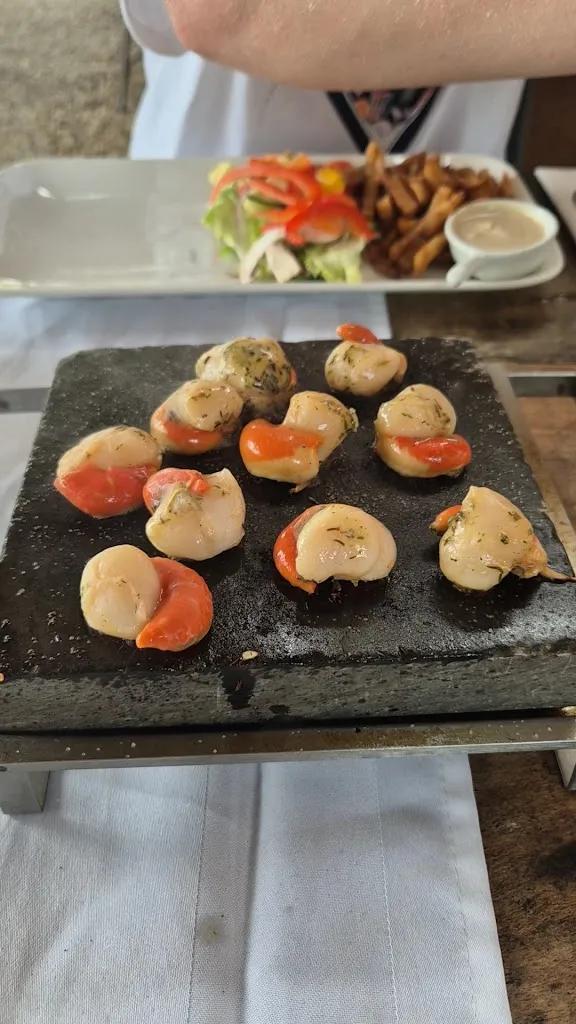 Jenny Cobb_Les Copains d'Abord - Meilleur Restaurant Grillades Pierrade Cocktails avec Terrasse au Bord de l'Eau 16 Charente Cognac_Cognac_review