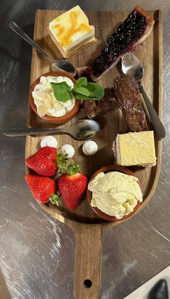 Les Copains d'Abord - Meilleur Restaurant Grillades Pierrade Cocktails avec Terrasse au Bord de l'Eau 16 Charente Cognac_Cognac_slider_image_3