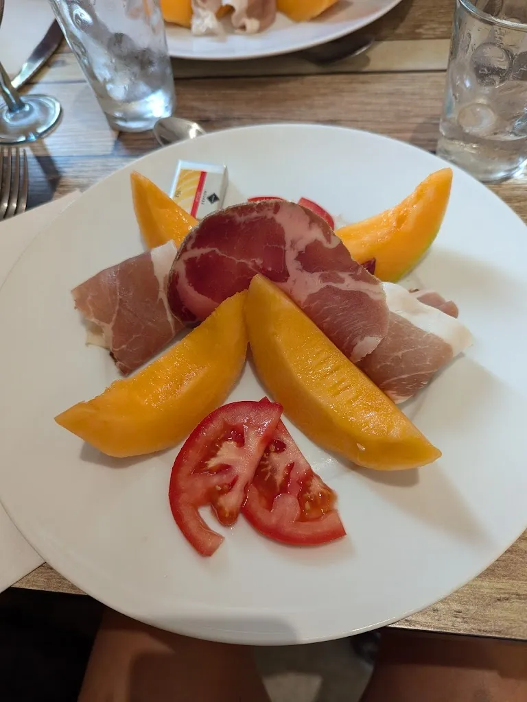 Karin Grimm_La cacahuète_Cognac-la-Forêt_review