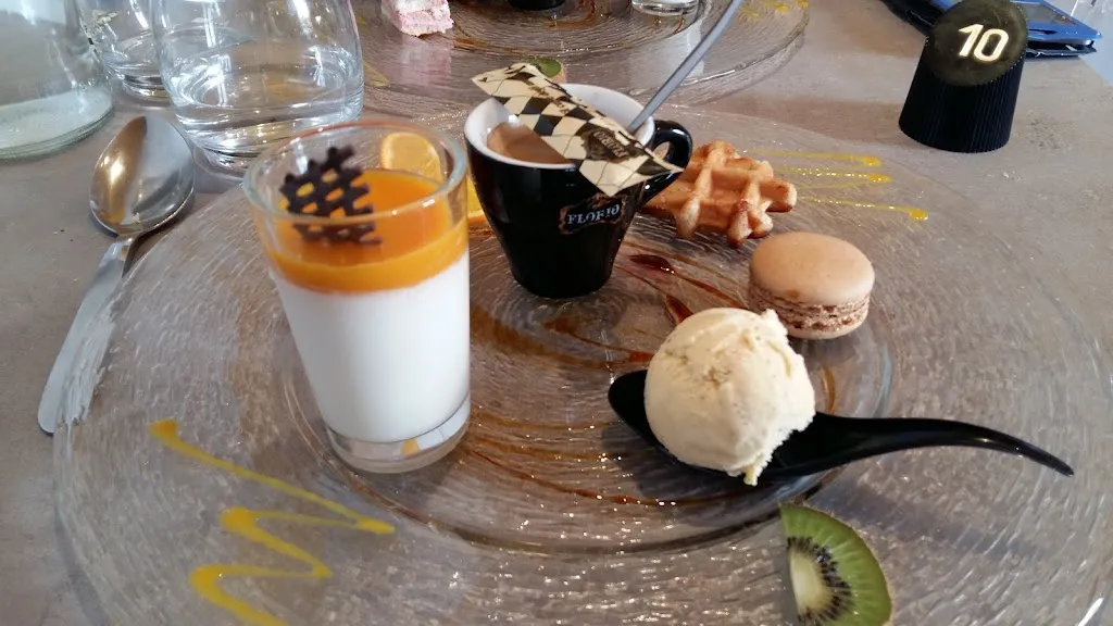 Le Café de la Paix_Civray_slider_image_2