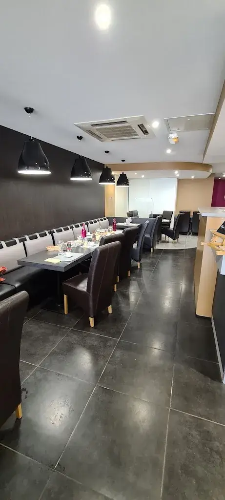 Leslie Blake_Chez Lui_Savigné_review