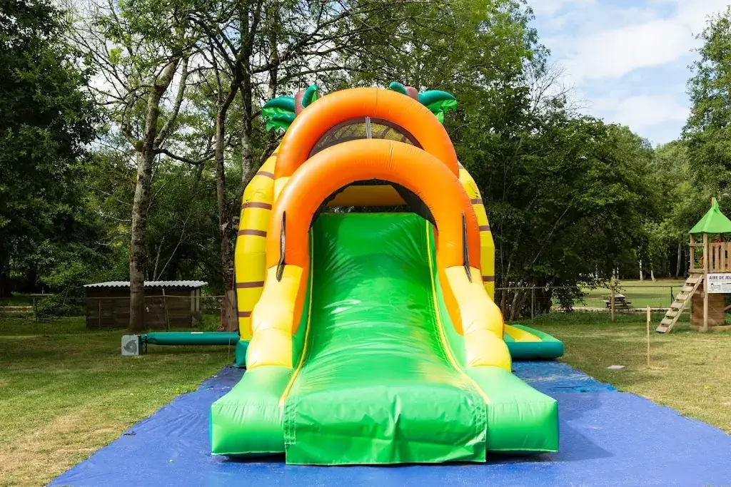 Camping Le Rivage Civraisien restaurant à Savigné