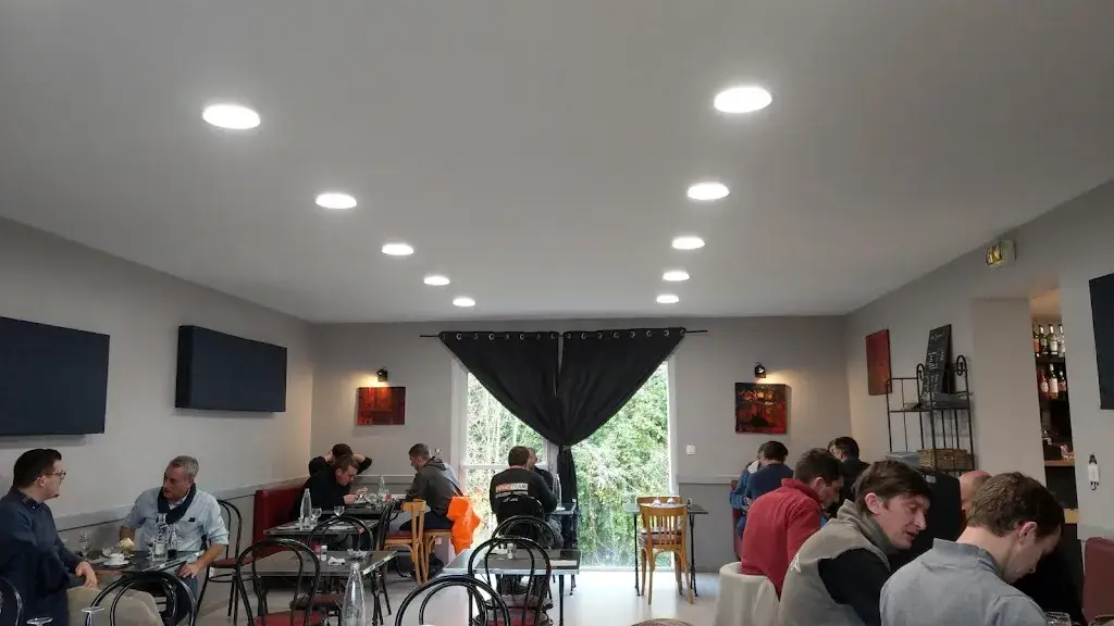 Julie Fox_O’Chat Roux_Charroux_review