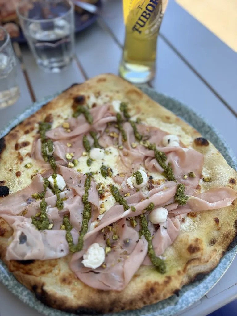 Valerie Grenut_La Guinguette de Saint-Pardoux_Saint-Pardoux-le-Lac_review