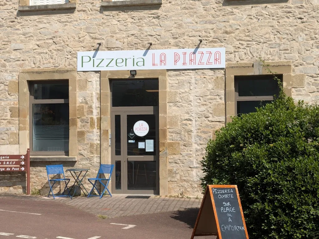 La Piazza_Cornil_slider_image_3