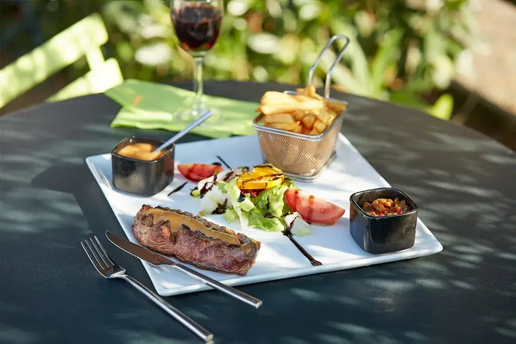 Restaurant La Rivière_Valence-en-Poitou_slider_image_2