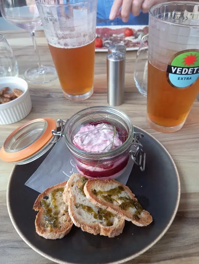 Sarah Howe_La Cave du Château_Confolens_review