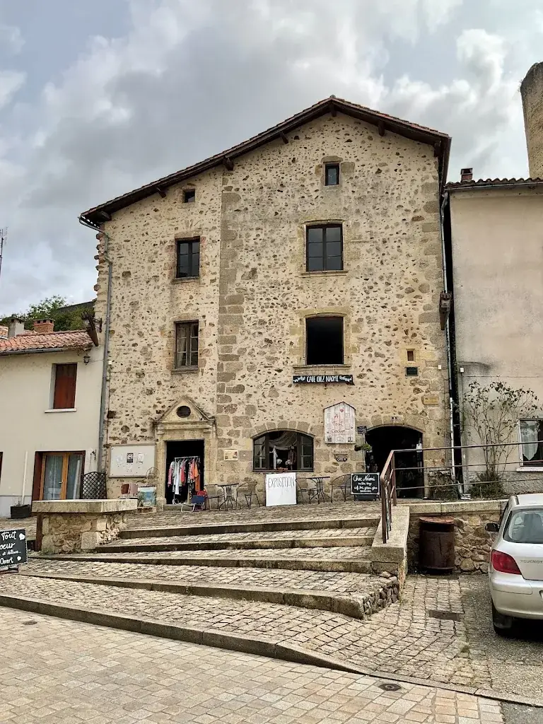 John Mcguigan_Café Chez Naomi_Confolens_review