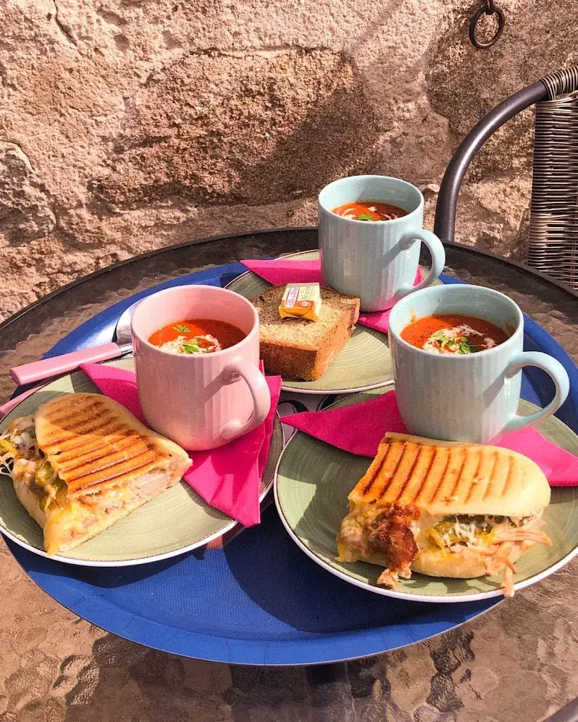 Café Chez Naomi_Confolens_slider_image_2