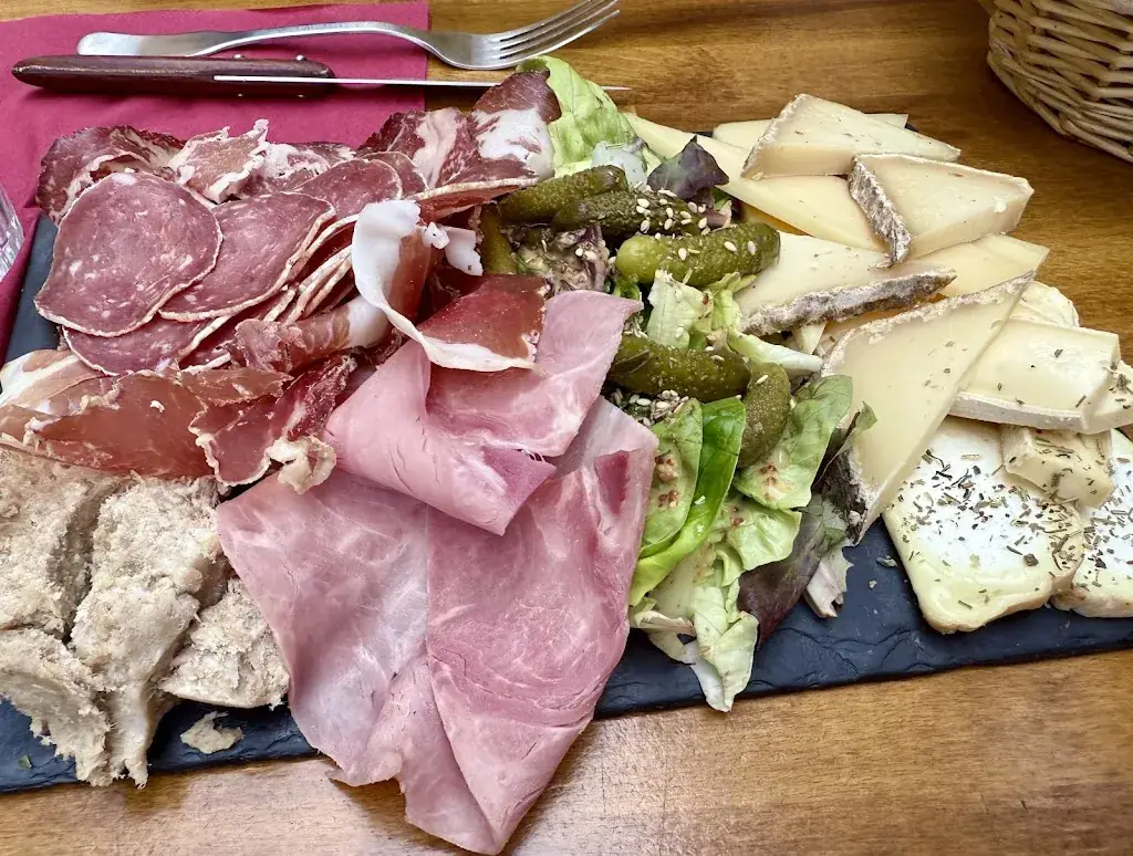 Wisanu Tuntawiroon_Tête de Cochon_Annecy_review