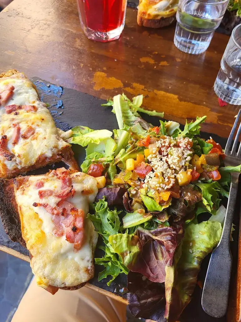 George Kinter_Tête de Cochon_Annecy_review