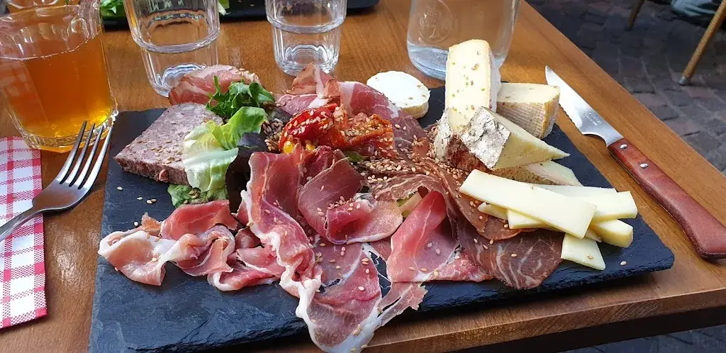 Tête de Cochon_Annecy_slider_image_3