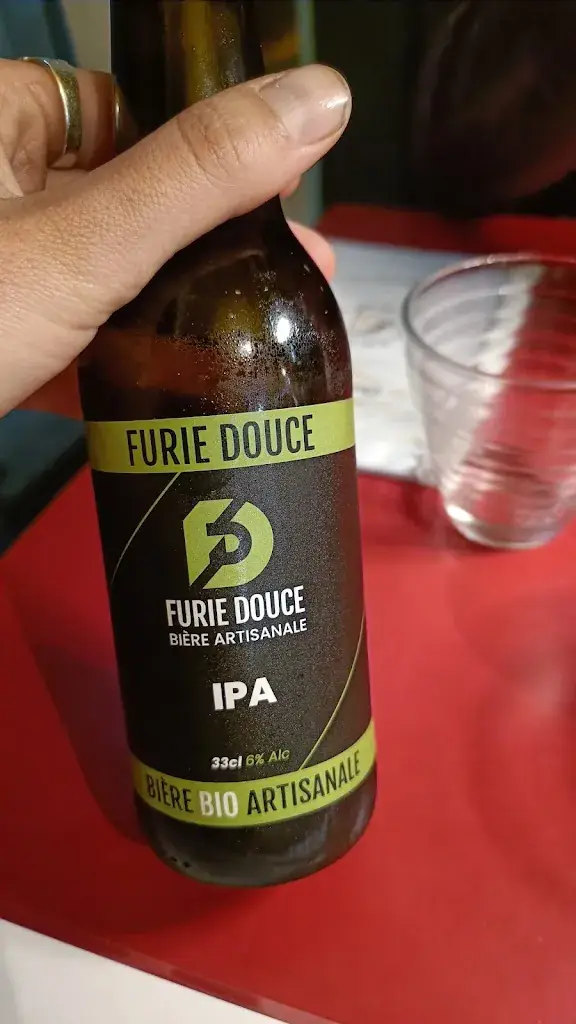 Luna Linares_Chez Kalou_Courlay_review