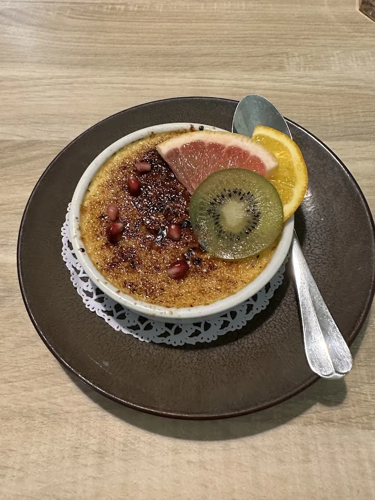 Sally Jones_La Pigouille_Coulon_review