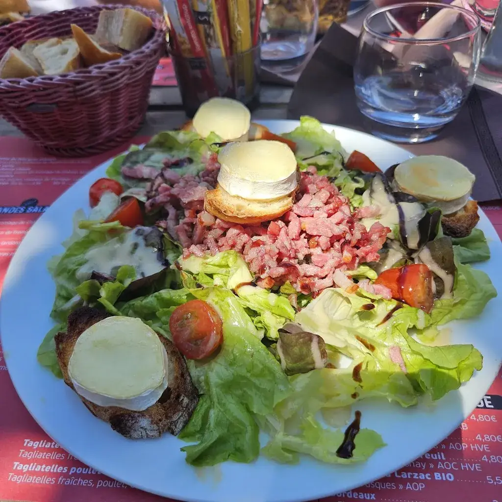 Marais Social Club_Coulon_slider_image_2