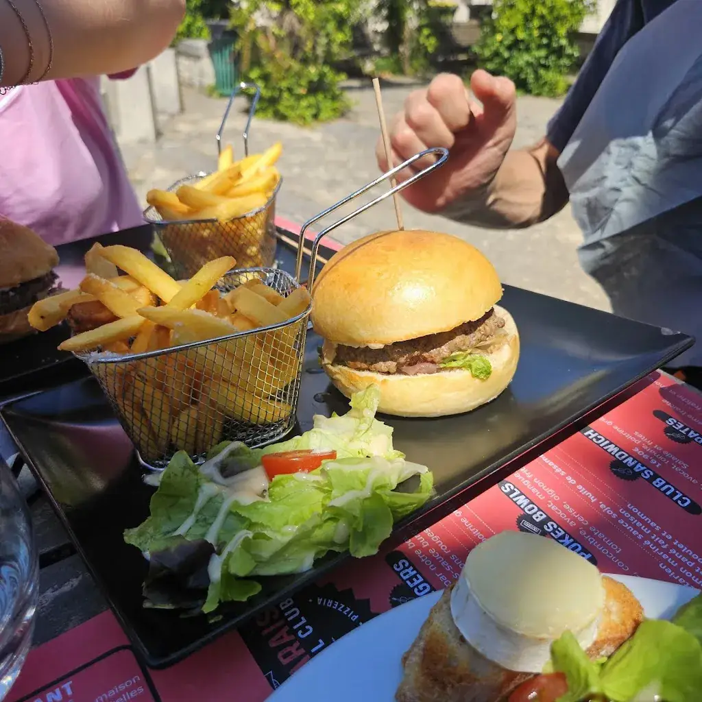 Marais Social Club_Coulon_slider_image_3