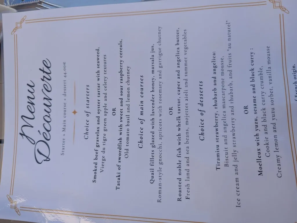 Dion Jones-Bauer_Le Central_Coulon_recensione