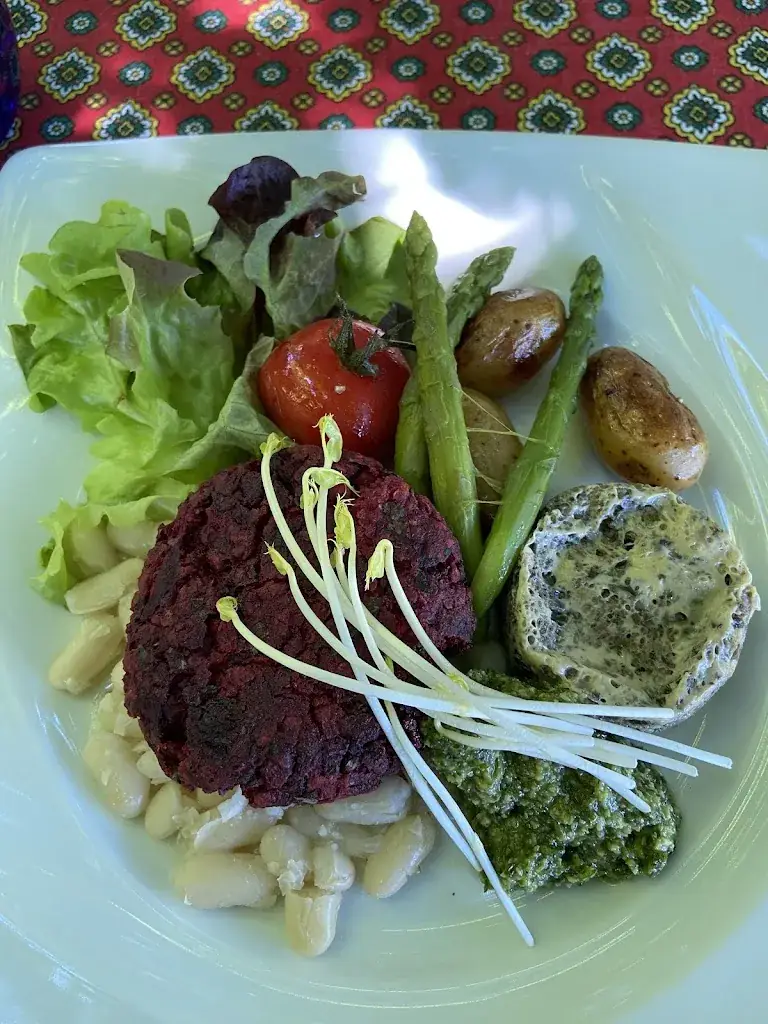 Julia Fiore_L' Auberge De L'Ecluse_Coulon_review