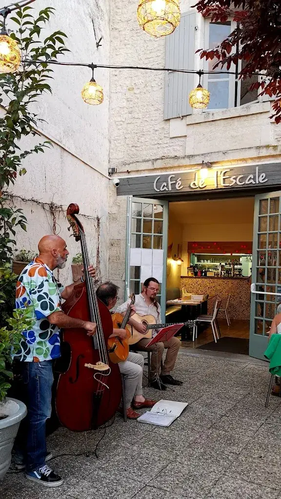Alain Leneveu_Café de L'Escale_Coulon_review