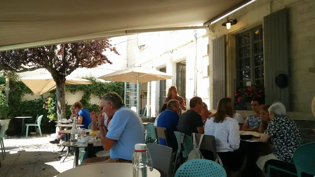 Chris Hamilton_Café de L'Escale_Coulon_review