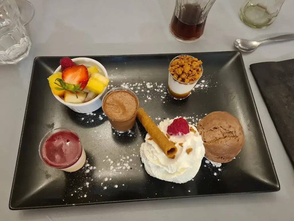 Tour de Table_Tour-en-Jarez_slider_image_3