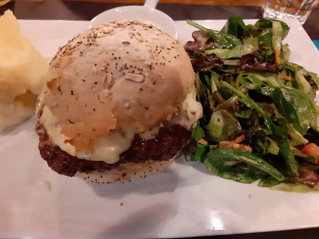 aubert stephanie_L'Amuse Bouche café_Saint-Priest-en-Jarez_review