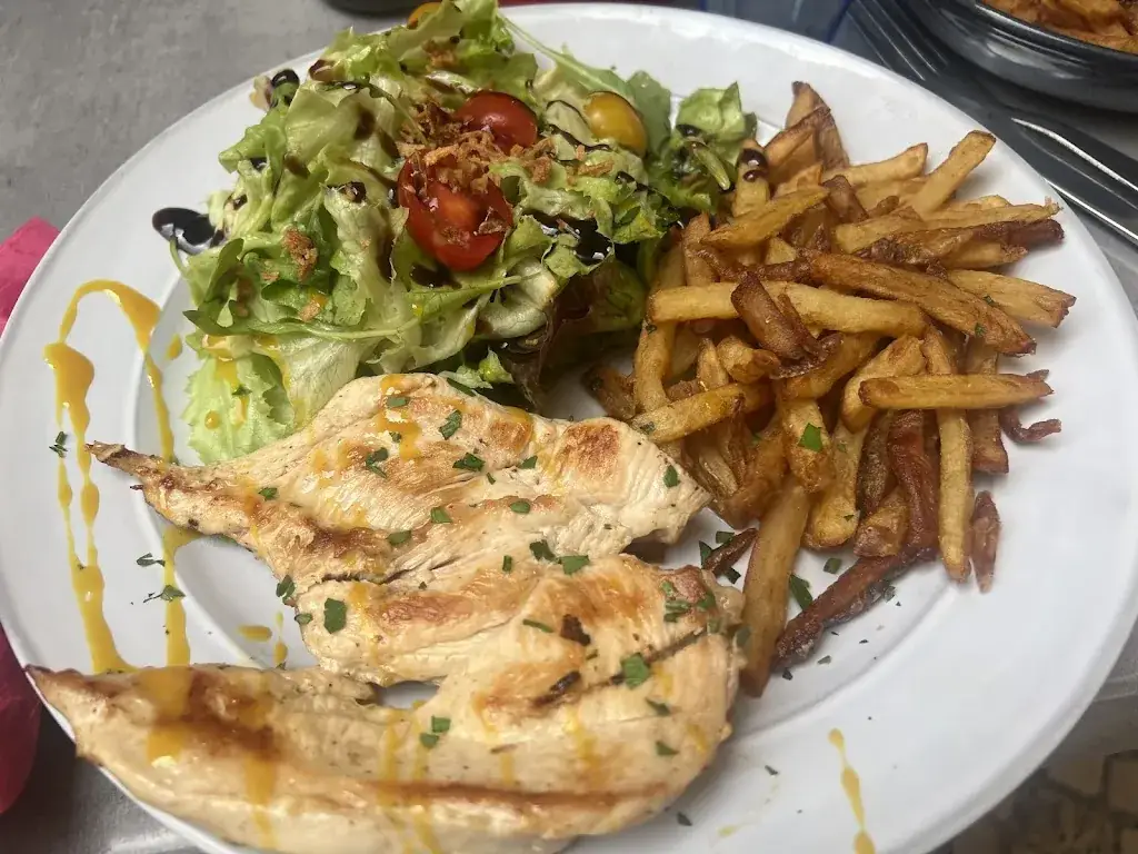 Sienna H_La Terrasse Roxane_Bergerac_review