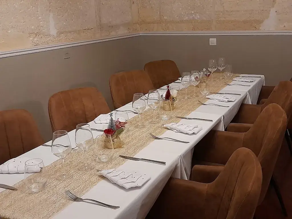 LE CLOS DE L'O restaurant in Peintures