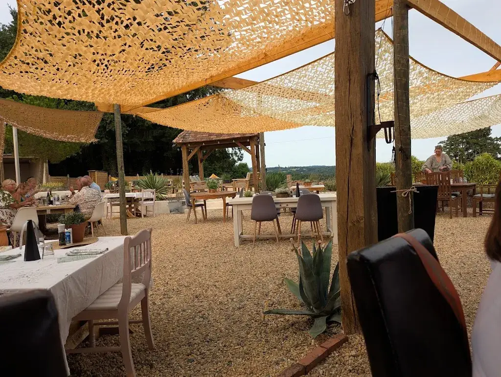 Cafe Nicki_Coussac-Bonneval_slider_image_3