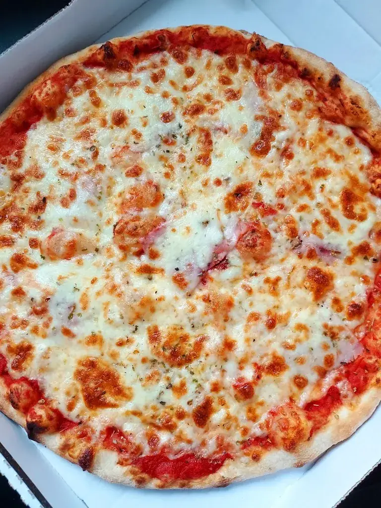 Igor Llano Viteri_Family's Pizza_Cublac_review