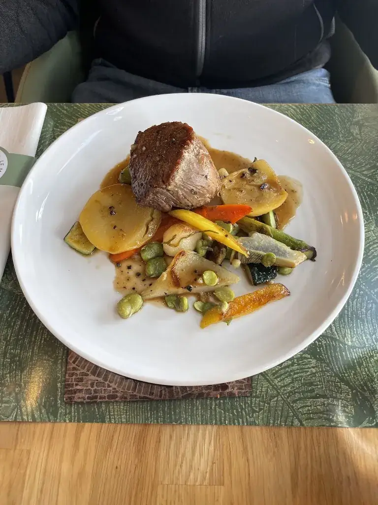 C Chau_Le Moulin de l'Imaginaire_Terrasson-Lavilledieu_review