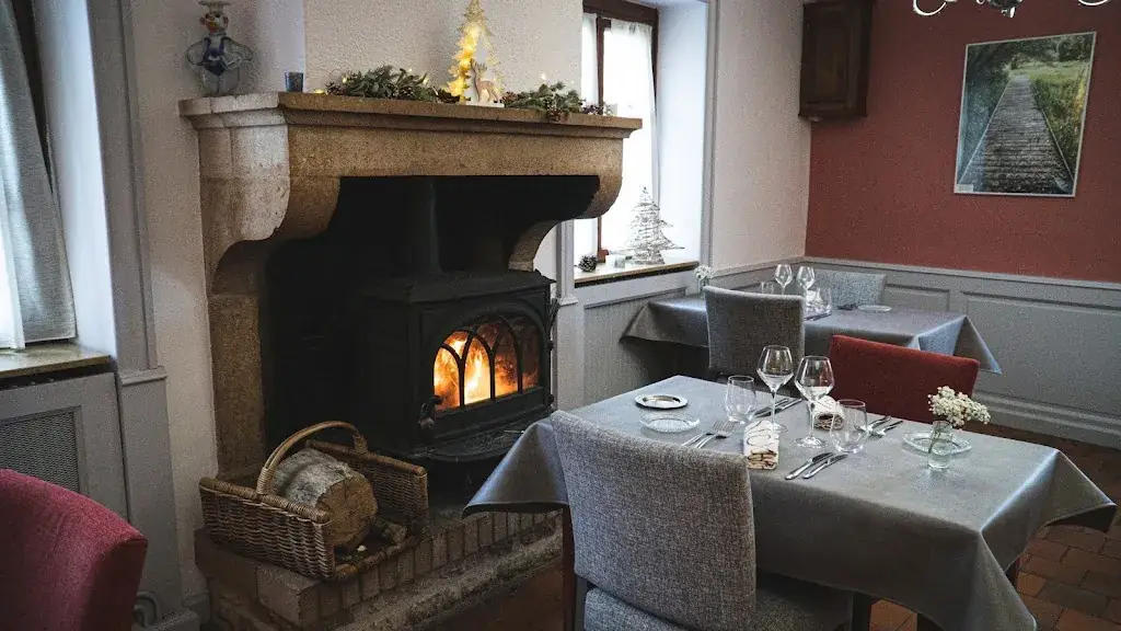 Auberge Larochette Restaurant in Bourgvilain