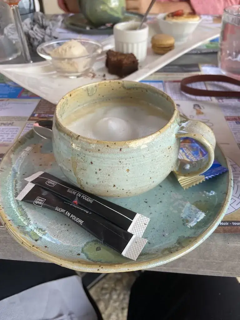 Hilary Moir_Au Petit Bonheur de la Place du Bouquier_Terrasson-Lavilledieu_avis