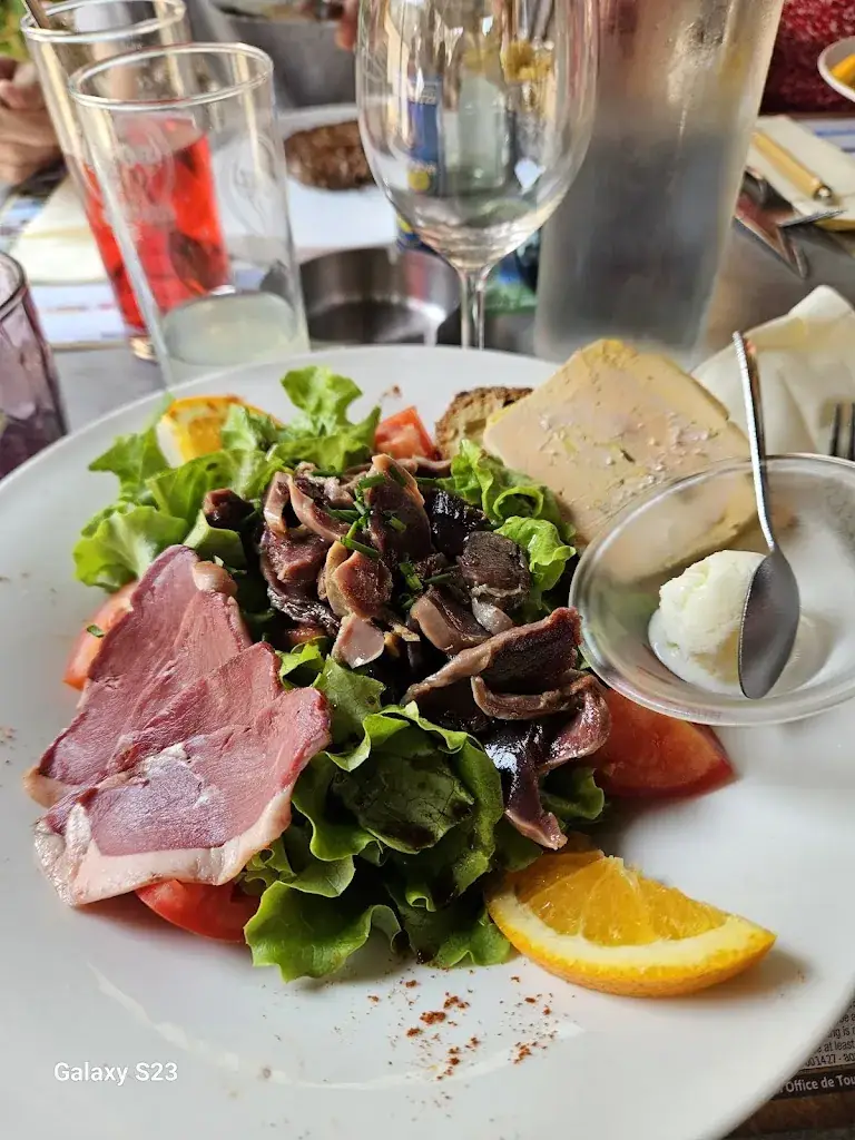 Au Petit Bonheur de la Place du Bouquier_Terrasson-Lavilledieu_slider_image_2