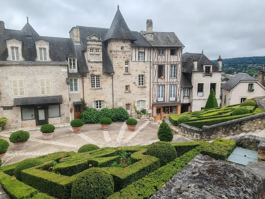 Au Petit Bonheur de la Place du Bouquier_Terrasson-Lavilledieu_slider_image_3