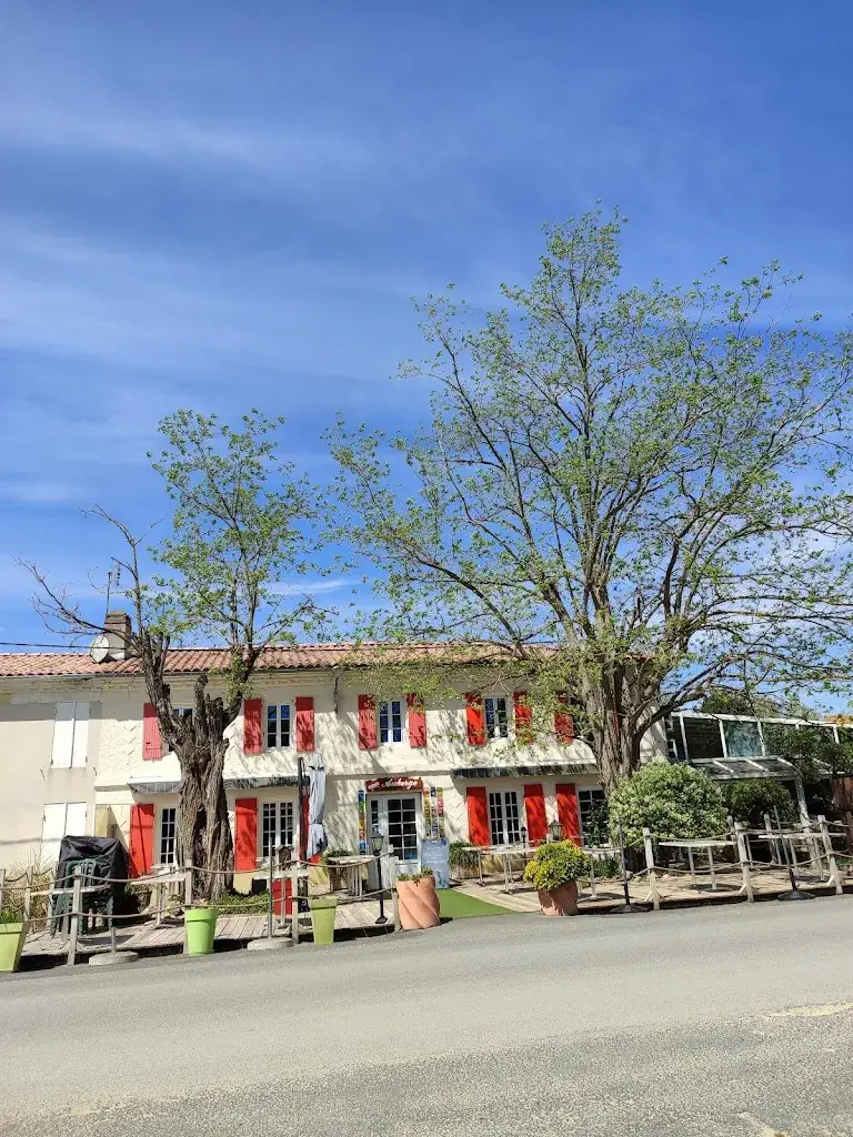 Auberge des Monards_Barzan_slider_image_3