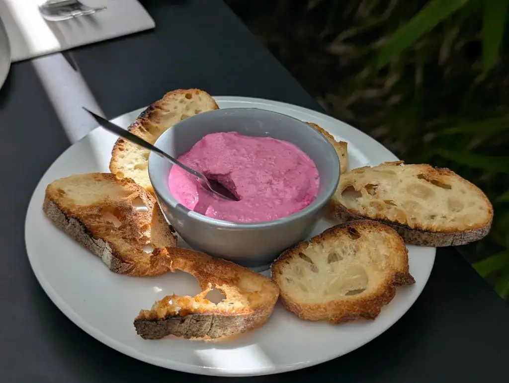 Gareth Price_La Brise Talmont_Talmont-sur-Gironde_review